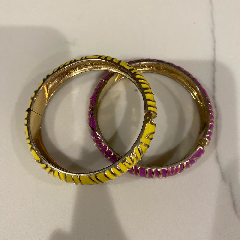 Costume jewelry bangles set of 2